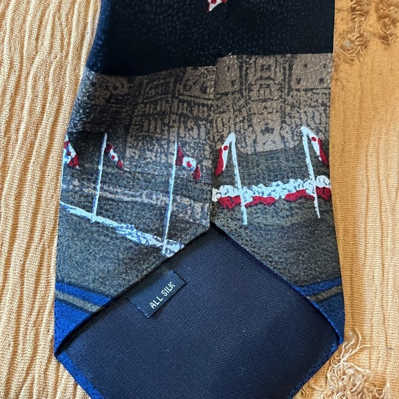 Vintage EATON Silk Men’s Neck Tie Canada Parliament Canadian Necktie​​​ - Picture 3 of 4